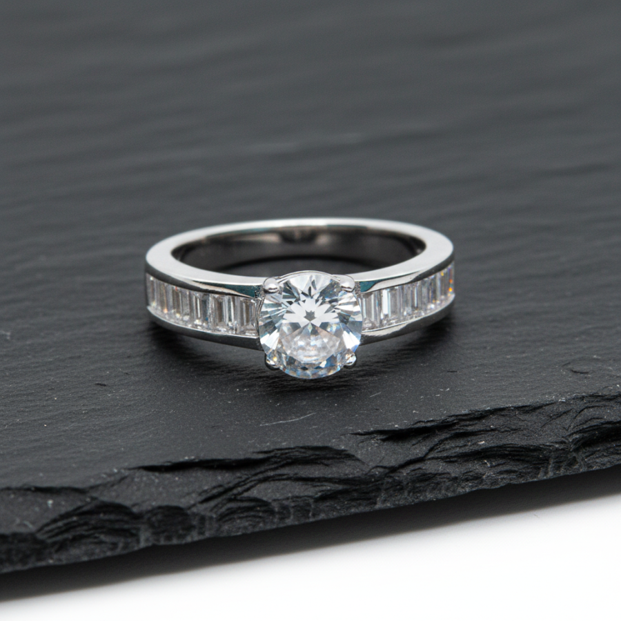 Sortija Solitario carril con piedras Rodiado