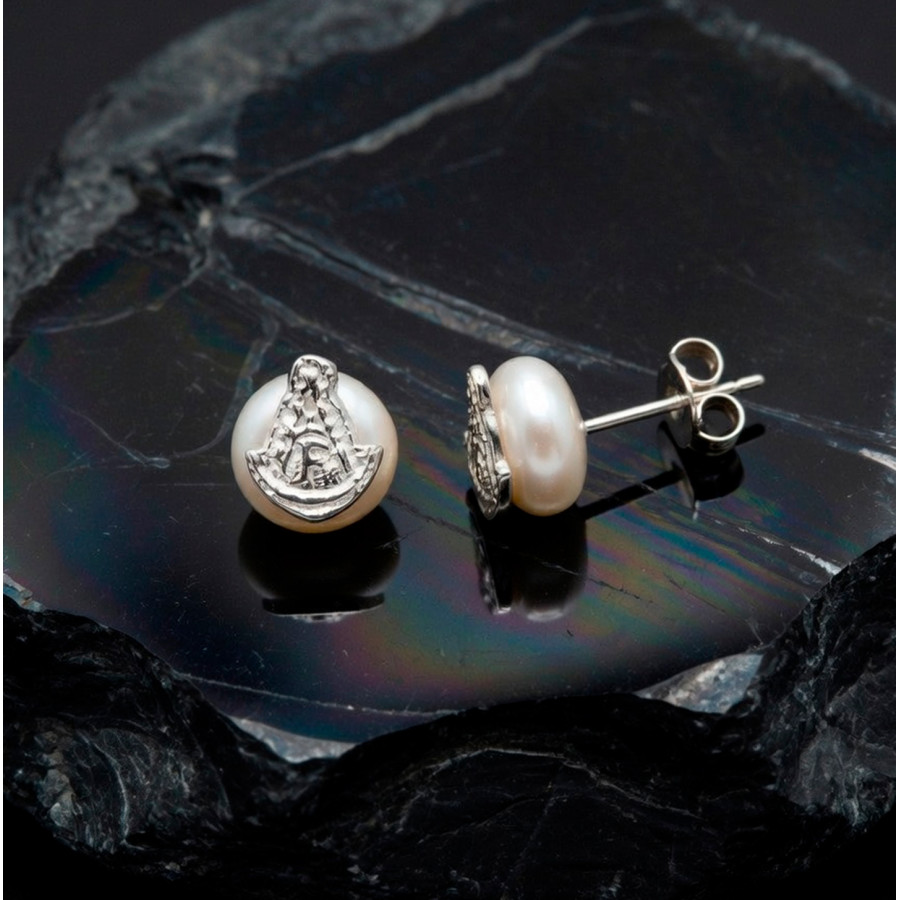 P. Pendientes perla Shell plana de 8mm con Virgen del Rocío